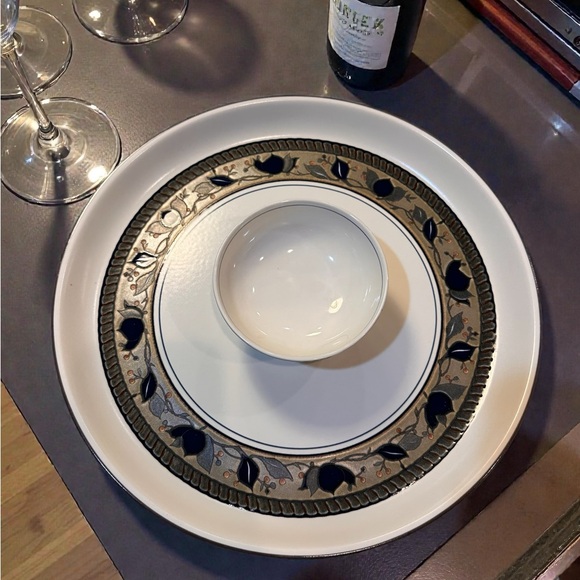 Vintage MIKASA Intaglio“Arabella” CHIP AND DIP BOWL 4 7/8in AND PLATTER 14.5in - Picture 2 of 11